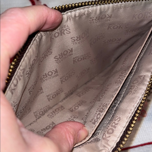 MICHAEL Michael Kors Ltd Ed Heart Jet Set Wristlet - Picture 10 of 11